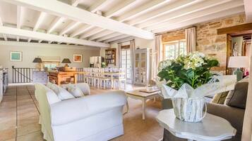 Télévision, table de tennis de table