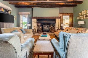 Fernseher, Tischtennisplatte