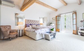 4 chambres, fer et planche à repasser, Wi-Fi, draps fournis