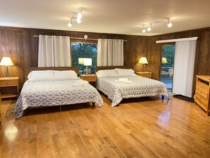 4 camere, una scrivania, ferro/asse da stiro, culla da viaggio