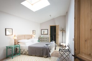 5 slaapkamers, een strijkplank/strijkijzer, wifi, beddengoed