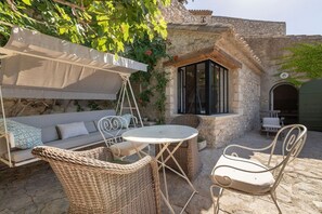 تناول الطعام بالخارج