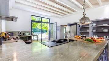 Lave-vaisselle, chaise haute