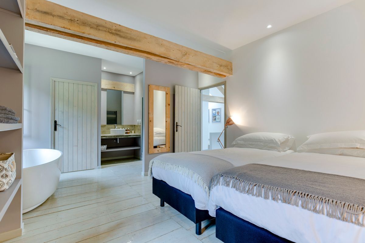 6 chambres, fer et planche à repasser, Wi-Fi, draps fournis