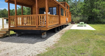 Cabin: Lower Winter prices! Snowbirds Welcome! Bring your boat for fall fishing