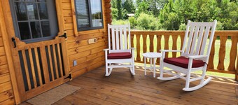 Cozy Cabin 1! Book your Spring and Summer vacations NOW!