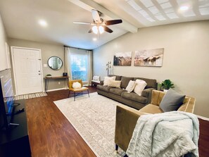 智能电视、电子游戏、电脑显示器