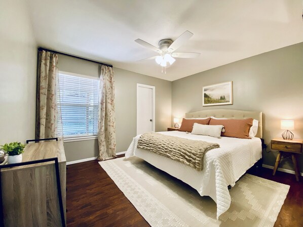 2 多间卧室、办公桌、熨斗/熨衣板、免费 WiFi