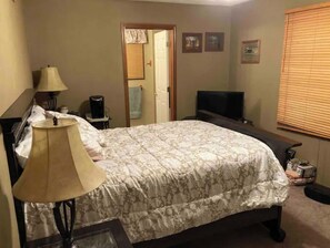 1 bedroom, free WiFi, bed sheets - Countryside Private Guest Room (Freeburg)