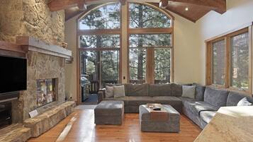 Télévision, cheminée