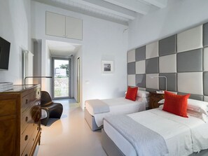 3 Schlafzimmer, Schreibtisch, Bügeleisen/Bügelbrett, WLAN