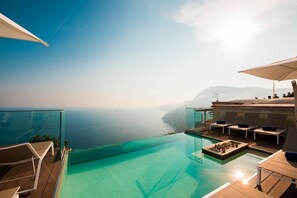 Infinity-Pool