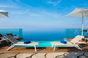 Infinity-Pool