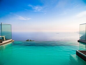 Infinity-Pool