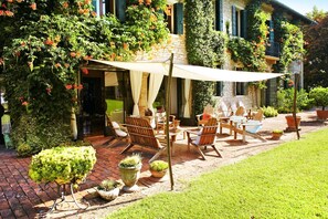 تناول الطعام بالخارج