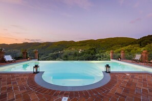 Pool - Villa I Grilli - Seven Bedroom Villa, Sleeps 15 (Monsummano)
