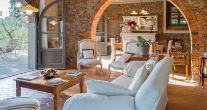 Villa Fratini - Six Bedroom Villa, Sleeps 12