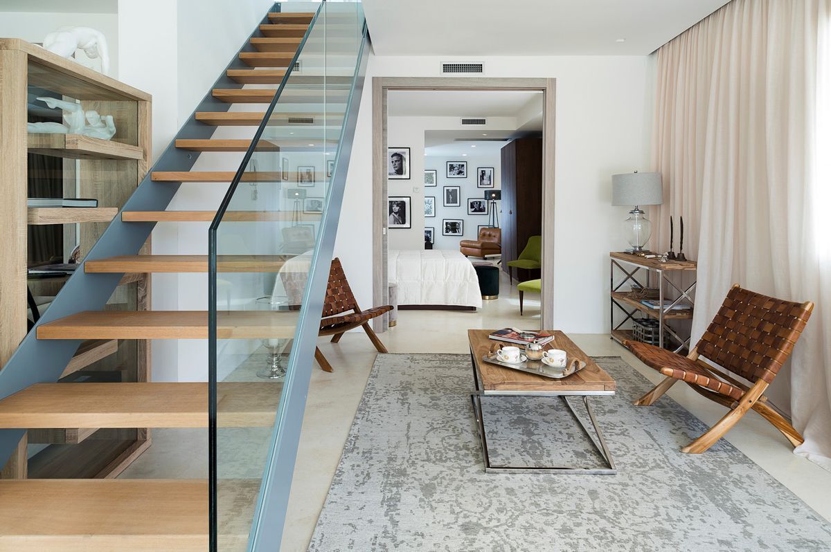 5 bedrooms, iron/ironing board, free internet, bed sheets