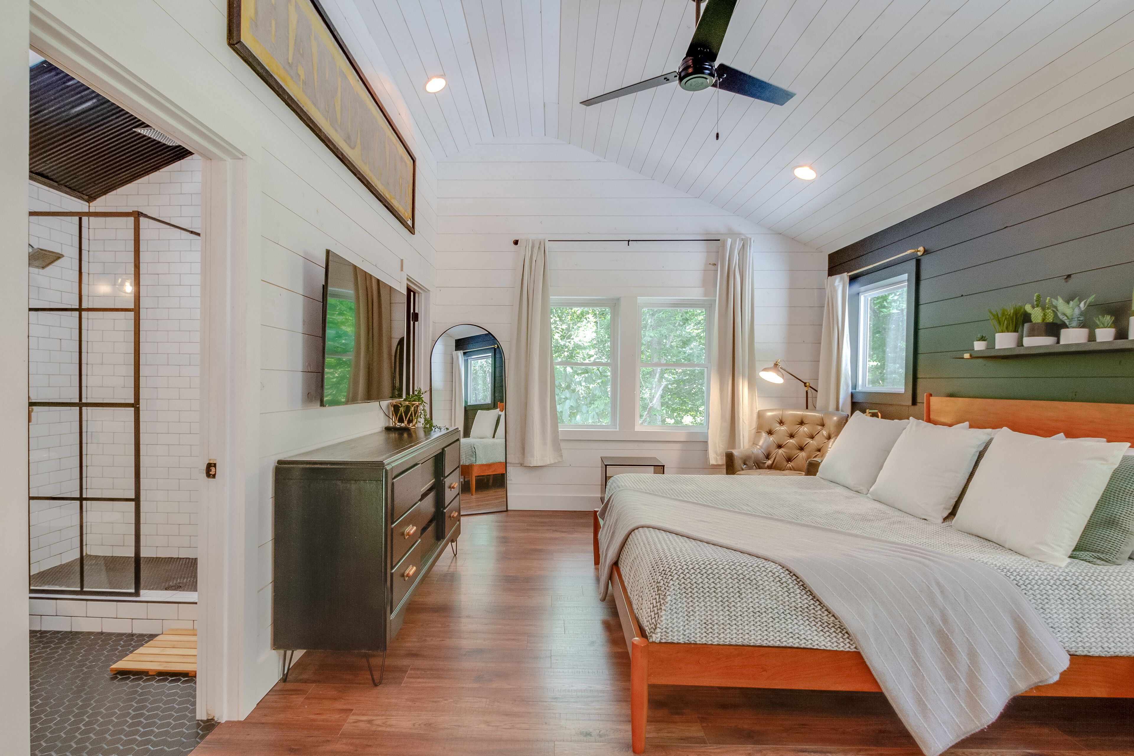 4 quartos, ferros/tábuas de passar roupa, Wi-Fi de cortesia