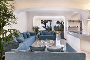 Interior - Villa Gioconda - Seven Bedroom Villa, Sleeps 14 (Napoli)