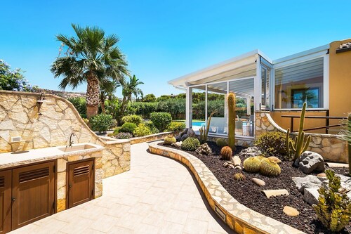 Villa Erice - Three Bedroom Villa, Sleeps 6