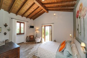 6 habitaciones, tabla de planchar con plancha, wifi y ropa de cama 