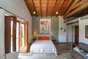 6 chambres, fer et planche à repasser, Wi-Fi, draps fournis