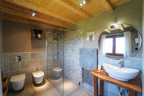 Hair dryer, towels - Villa Graziella - Six Bedroom Villa, Sleeps 12 (Verpiana)