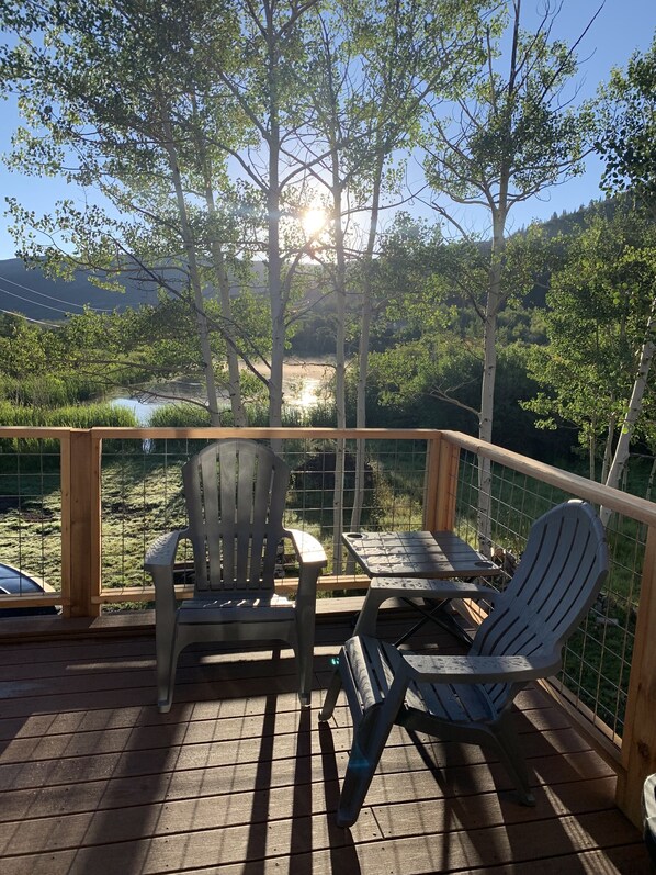 Terrace/patio - A peaceful mountain retreat with rustic charm 1/2 mile from ski and bike resort (Mesa)