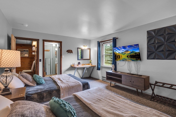 Room 201 | Egyptian cotton sheets, premium bedding, pillowtop beds