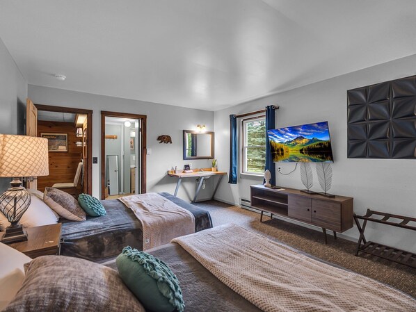 Room 201 | Egyptian cotton sheets, premium bedding, pillow-top beds - Timberline Lodge (Ellicottville)