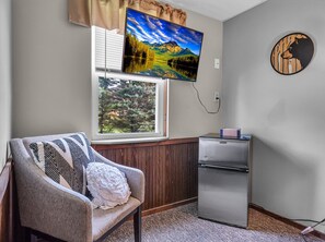 Room 200 | Egyptian cotton sheets, premium bedding, pillow-top beds