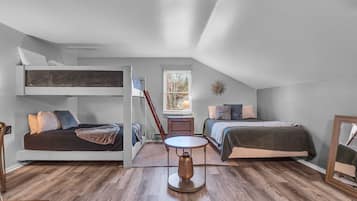 Room 303 | Egyptian cotton sheets, premium bedding, pillowtop beds