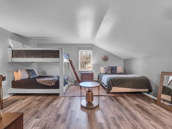 Studio Deluxe, plusieurs lits | Draps en coton égyptien, literie de qualité supérieure, surmatelas