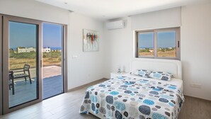 Room - Villa Jason - Six Bedroom Villa, Sleeps 12 (Paralimni)
