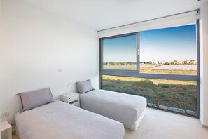 3 室のベッドルーム、アイロン / アイロン台、WiFi、ベッドシーツ
