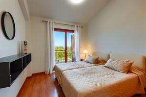 3 Schlafzimmer, Bügeleisen/Bügelbrett, Reisekinderbett