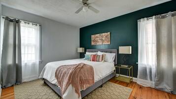 2 makuuhuonetta, työpöytä, silitysrauta/-lauta, ilmainen Wi-Fi