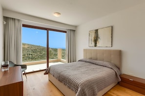 3 bedrooms, iron/ironing board, travel crib, WiFi