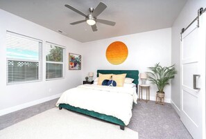 3 bedrooms, iron/ironing board, WiFi, bed sheets
