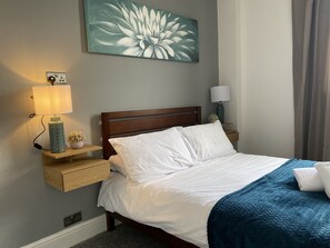 2 bedrooms, iron/ironing board, free WiFi, bed sheets - Modern 2 Bedroom Flat in Robert st, Swansea (Swansea)