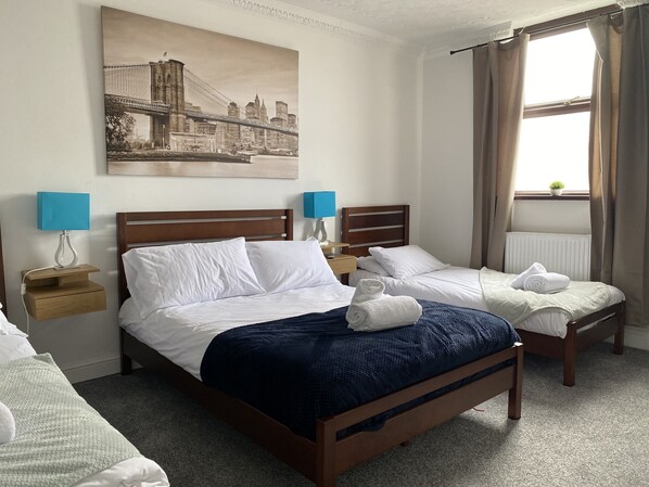 2 habitaciones, tabla de planchar con plancha y wifi gratis 