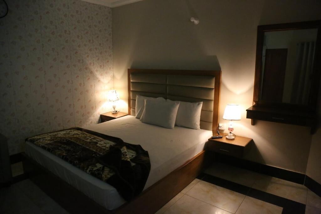 iron/ironing board, free wifi