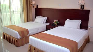 Bàn, khu vực làm việc phù hợp cho laptop, bàn ủi/dụng cụ ủi quần áo