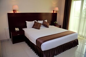 办公桌、笔记本电脑工作区、熨斗/熨衣板、免费 WiFi