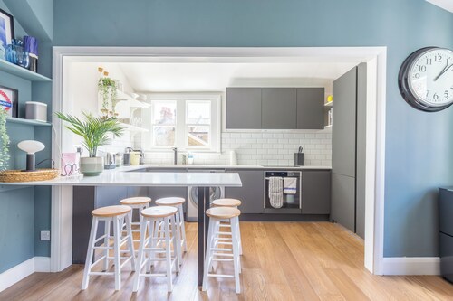 Luxurious and Well-Designed 3BD flat, Clapham