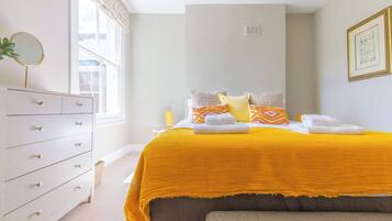 3 bedrooms, iron/ironing board, Internet, bed sheets