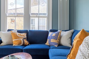 Televisión, estéreo y oficina