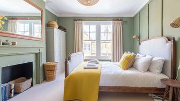 3 bedrooms, iron/ironing board, Internet, bed sheets