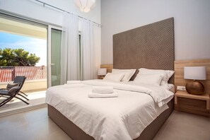 5 bedrooms, iron/ironing board, internet, bed sheets